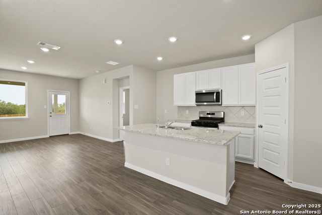 Listing photo id 1 for 8818 Black Oak Drive