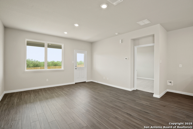 Listing photo id 4 for 8818 Black Oak Drive