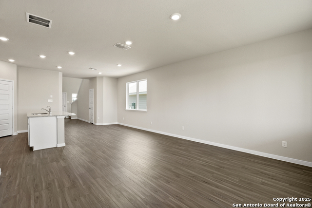 Listing photo id 5 for 8818 Black Oak Drive