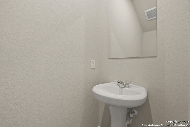 Listing photo id 6 for 8818 Black Oak Drive