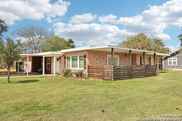 Details for 100 Carroll N, Poth, TX 78147