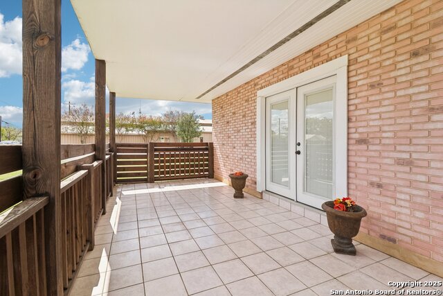 Listing photo id 9 for 100 Carroll N