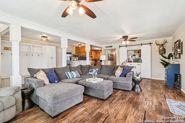 Listing photo id 14 for 100 Carroll N