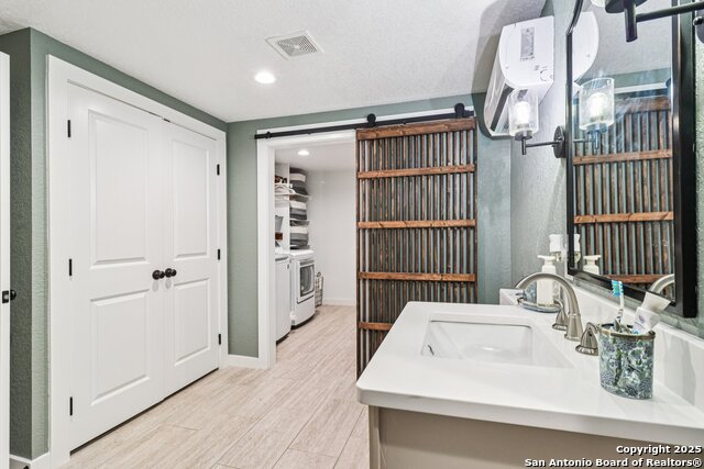 Listing photo id 27 for 100 Carroll N