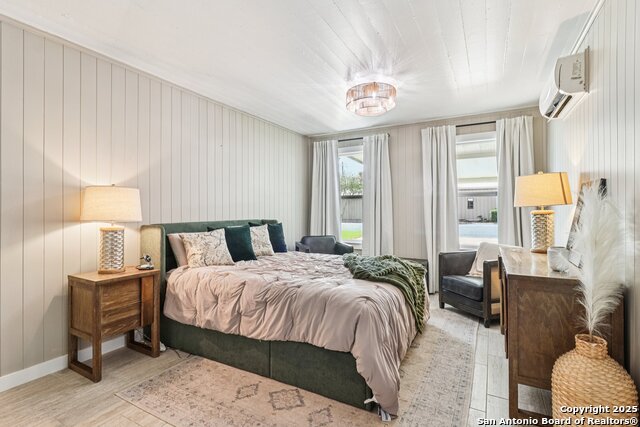 Listing photo id 32 for 100 Carroll N