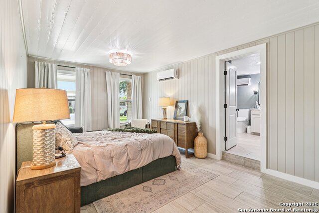 Listing photo id 33 for 100 Carroll N