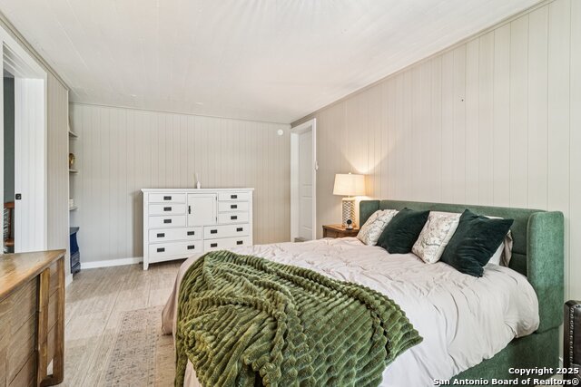 Listing photo id 34 for 100 Carroll N