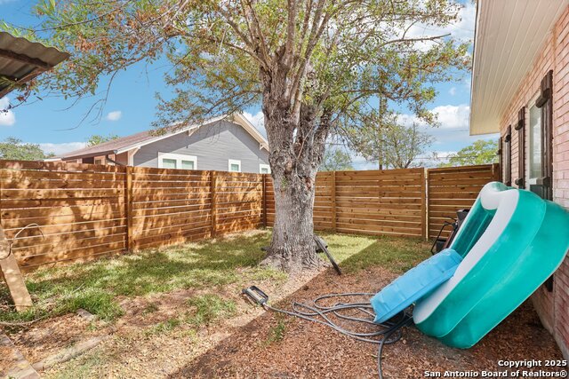 Listing photo id 48 for 100 Carroll N