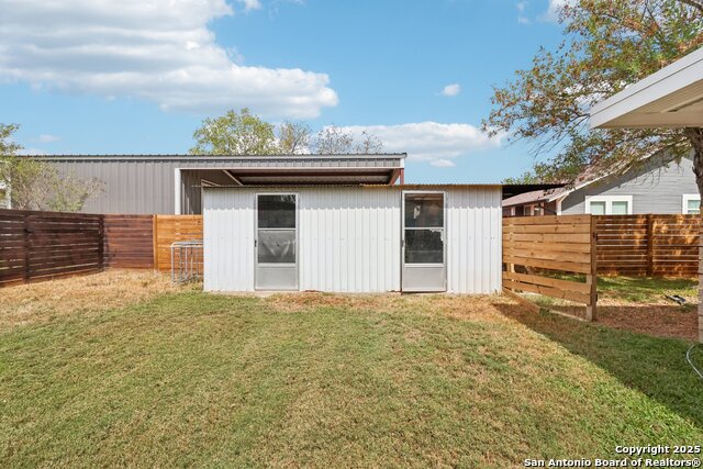 Listing photo id 50 for 100 Carroll N