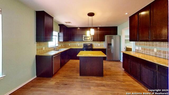 Listing photo id 2 for 5213 Brookline