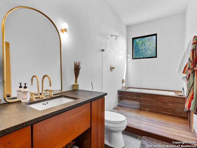 Image 19 of 43 For 211 Devine Street