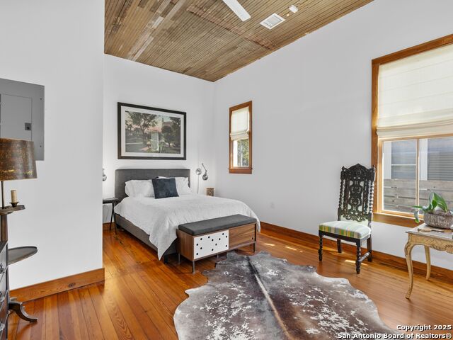 Image 21 of 43 For 211 Devine Street