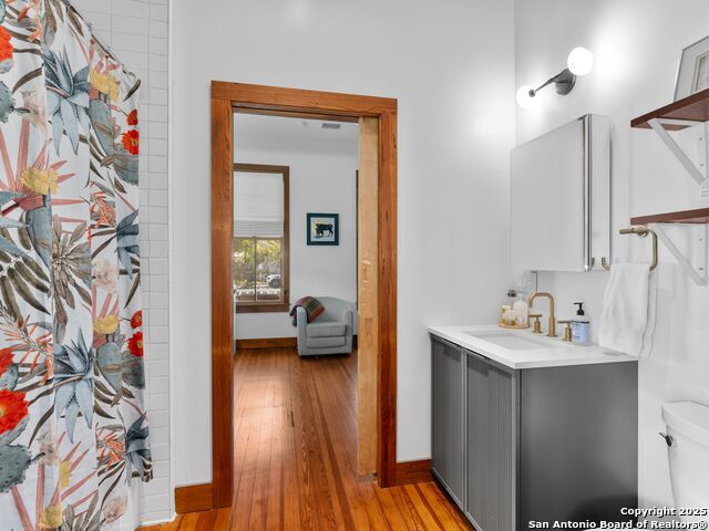 Image 22 of 43 For 211 Devine Street