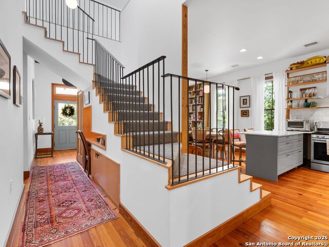 Image 25 of 43 For 211 Devine Street
