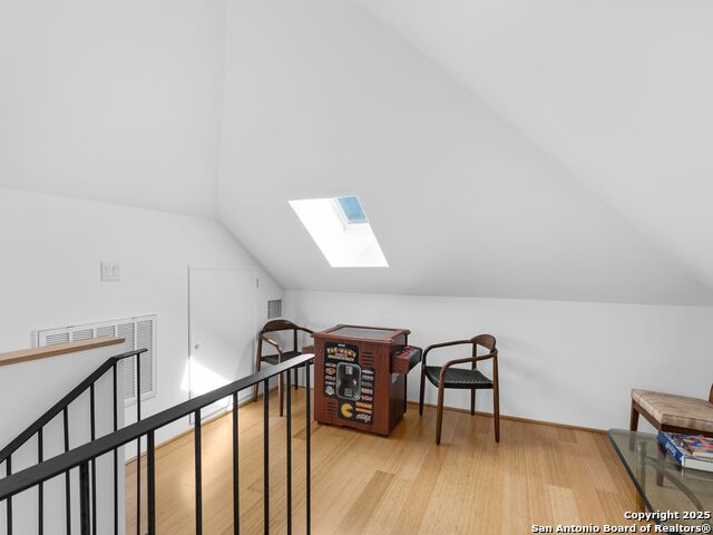 Image 28 of 43 For 211 Devine Street