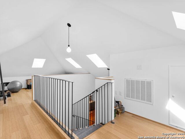 Image 30 of 43 For 211 Devine Street
