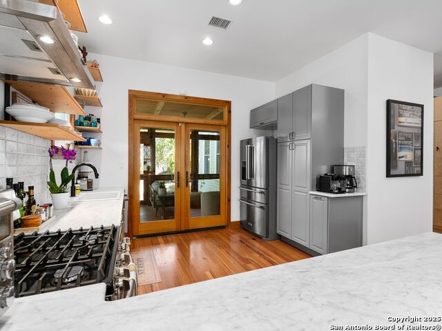 Image 34 of 43 For 211 Devine Street