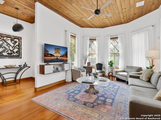 Image 5 of 43 For 211 Devine Street