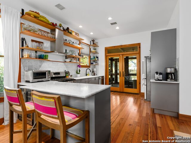 Image 9 of 43 For 211 Devine Street