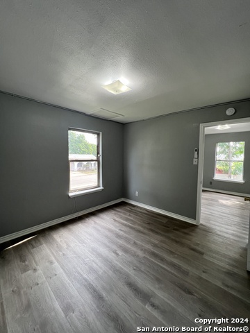 Image 11 of 16 For 1723 Mayfield Blvd W 4