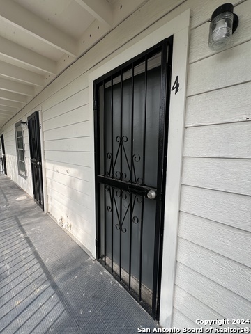Image 2 of 16 For 1723 Mayfield Blvd W 4