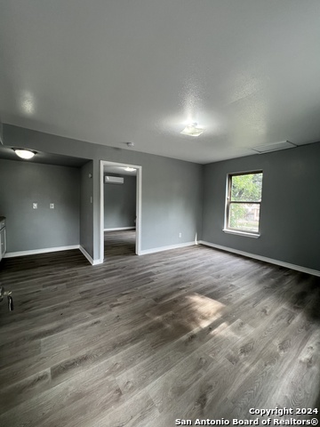 Image 3 of 16 For 1723 Mayfield Blvd W 4