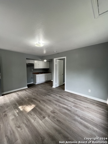 Image 4 of 16 For 1723 Mayfield Blvd W 4