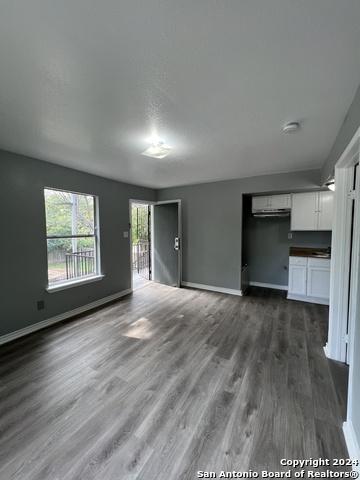 Image 5 of 16 For 1723 Mayfield Blvd W 4