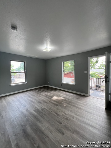 Image 7 of 16 For 1723 Mayfield Blvd W 4