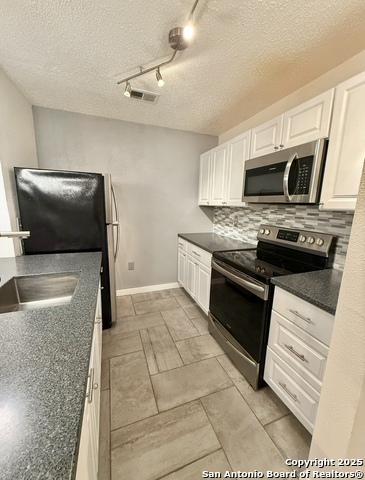 Image 4 of 7 For 10527 Perrin Beitel A107