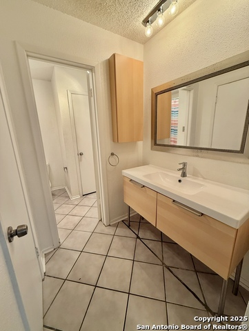 Image 5 of 7 For 10527 Perrin Beitel A107