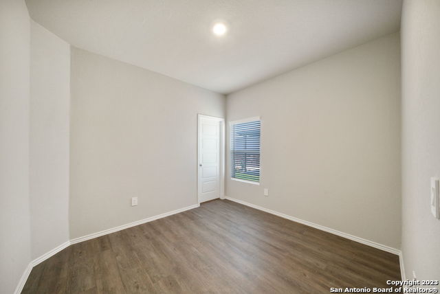 Image 17 of 25 For 10107 Abrams View