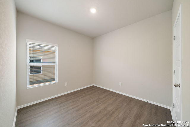 Image 19 of 25 For 10107 Abrams View