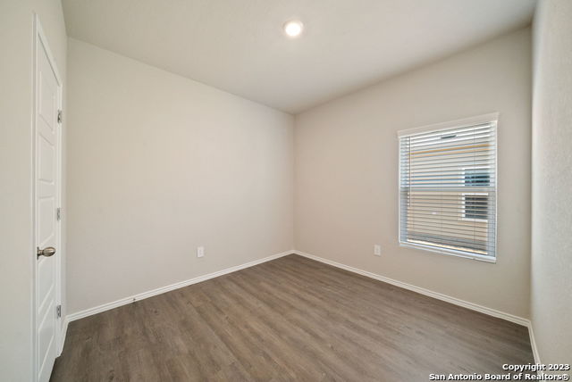 Image 20 of 25 For 10107 Abrams View