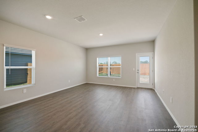 Image 7 of 25 For 10107 Abrams View