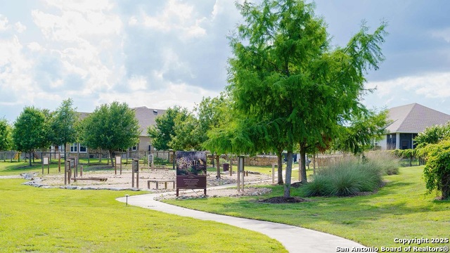 Listing photo id 3 for 8318 Wren Circle