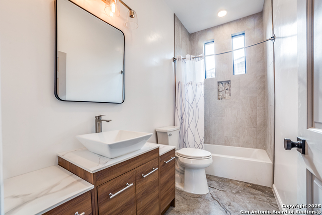 Image 14 of 24 For 824 Elmwood