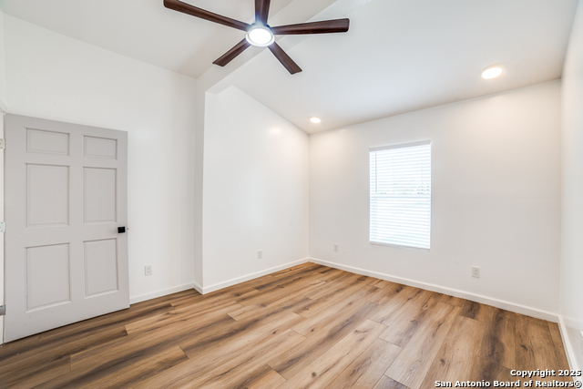 Image 19 of 24 For 824 Elmwood