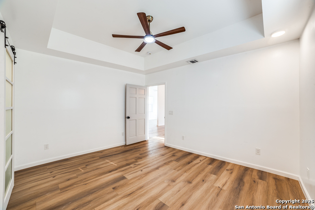 Image 20 of 24 For 824 Elmwood