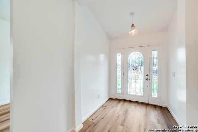 Image 4 of 24 For 824 Elmwood