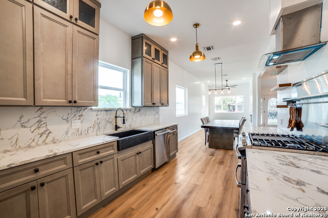 Image 9 of 24 For 824 Elmwood