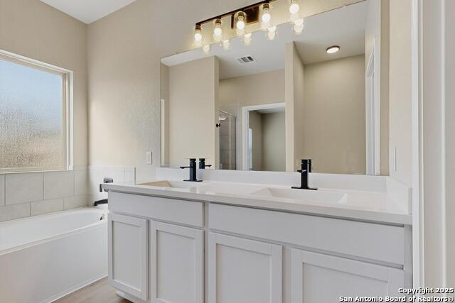 Listing photo id 18 for 11527 Tiger Woods