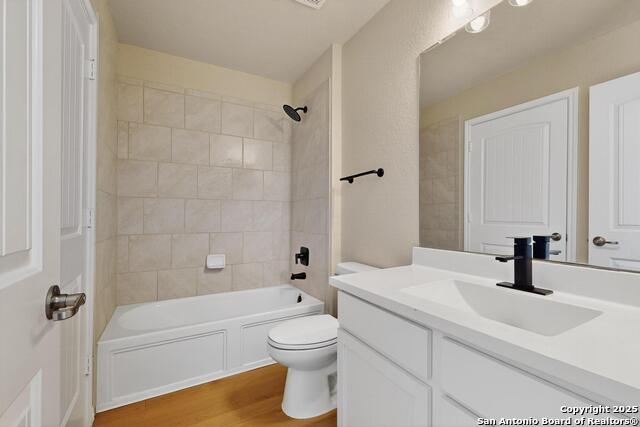 Listing photo id 23 for 11527 Tiger Woods