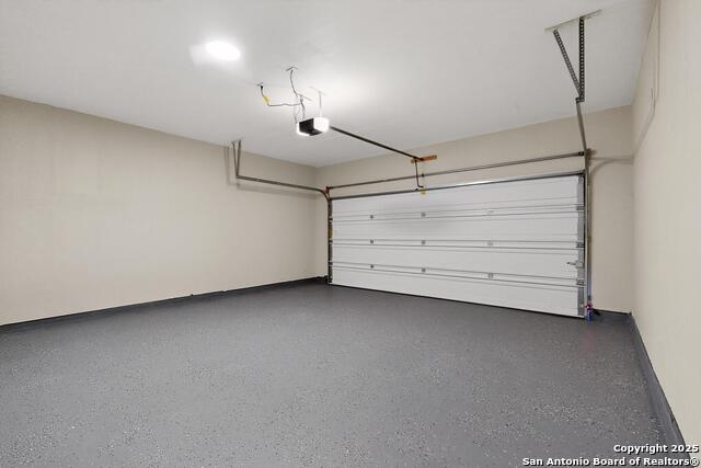 Listing photo id 30 for 11527 Tiger Woods