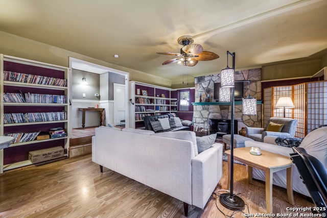 Image 13 of 25 For 207 Cherokee