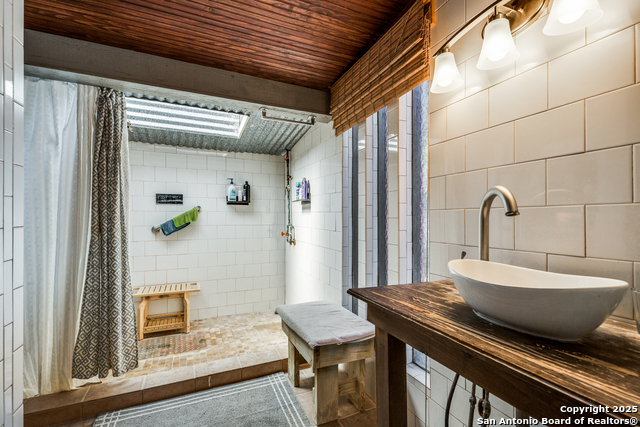 Image 21 of 25 For 207 Cherokee