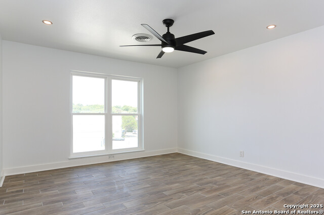 Image 7 of 16 For 112 Ruelle Lane  112