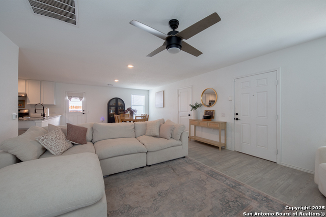 Image 4 of 23 For 4411 Glades Way