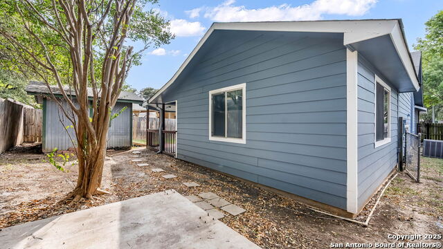 Image 17 of 20 For 9347 Lands Point