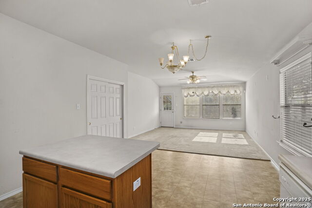 Listing photo id 8 for 9006 Granberry Pass